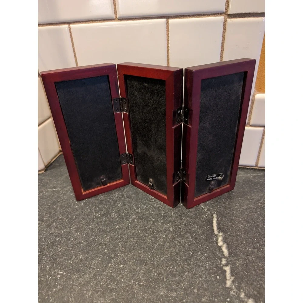 Fetco 6 Photo Wood Tabletop Accordion Frame Dark Red Display